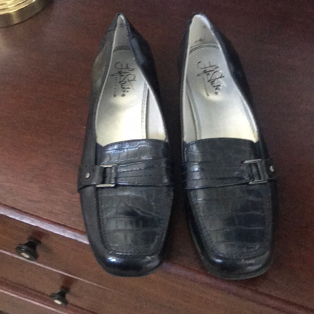 Navy blue Life Stride shoes